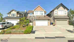 32 Evergreen Square SW